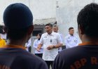 Wujud Kepedulian Jelang Akhir Tahun, Karutan Surakarta Turun Langsung Bagikan Alat Mandi