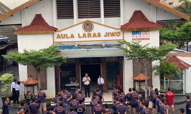 Langkah Edukatif Peserta Magang : Penyuluhan HIV/AIDS untuk Warga Binaan Rutan Surakarta*